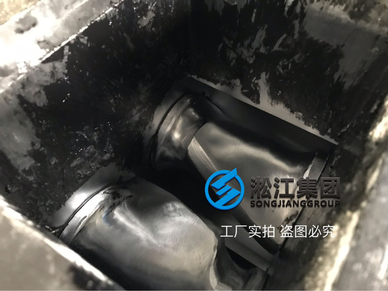 為了把控橡膠接頭膠料穩(wěn)定性實驗室新增一臺三升密煉機(jī) 為了把控橡膠接頭膠料穩(wěn)定性實驗室新增一臺三升密煉機(jī)